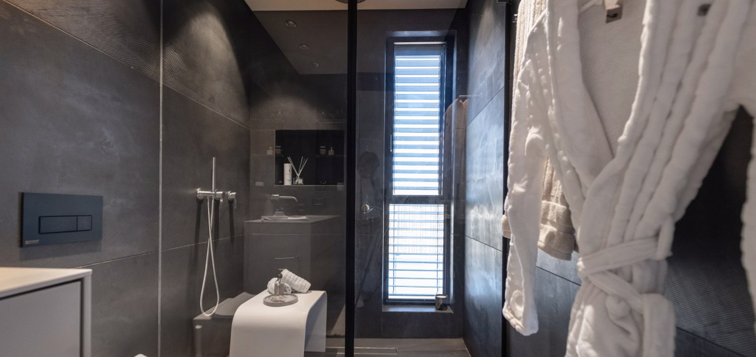 קליל באוהאוס 5600 חלון ציר בשילוב קבוע תחתון מתן חדר רצחה שחור