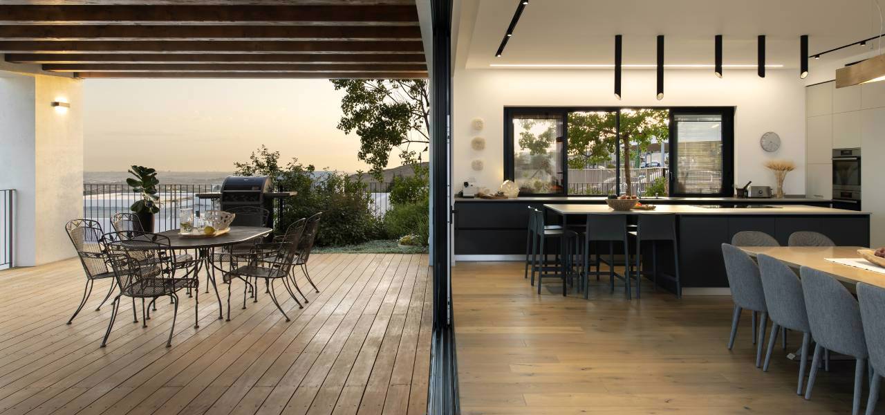 קליל בולד 2200 + 7500 דלת + חלון הזזה סלעית  מטבח + פינת אוכל + מרפסת שחור