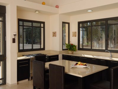 קליל בלגי 1700 + 7300 דלת + חלון הזזה בנימינה בלגי מטבח שחור (2)