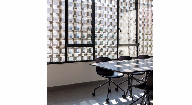 קליל באוהאוס סדרה 5600 חלונות הזזה שחורים רמת הנדיב