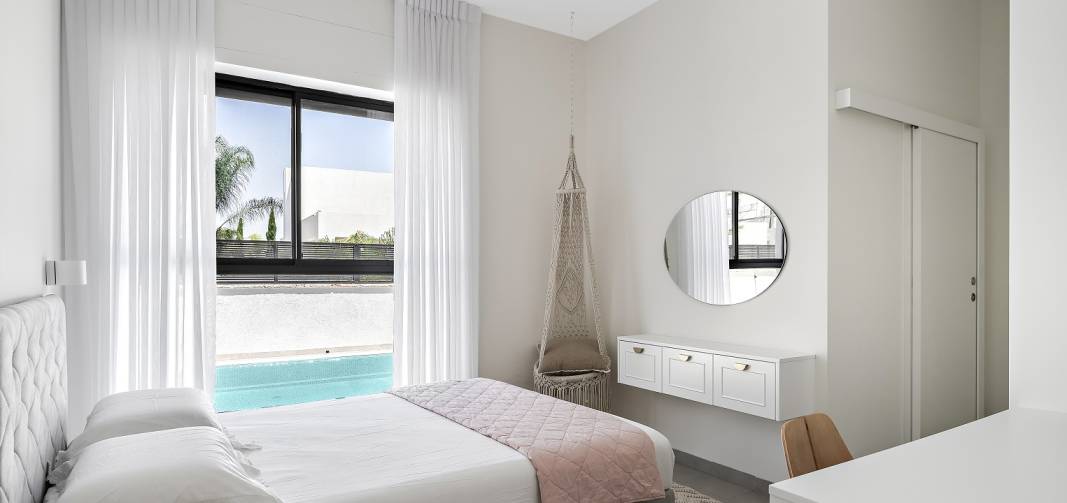 חלונות בחדר השינה בסגנון באוהאוס מסדרת 5600 של קליל