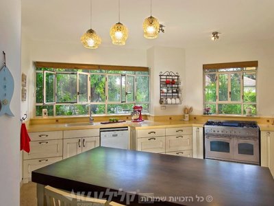 חלונות בלגיים ובחרית חלון לבית קליל חלון בלגי לבן מטבח