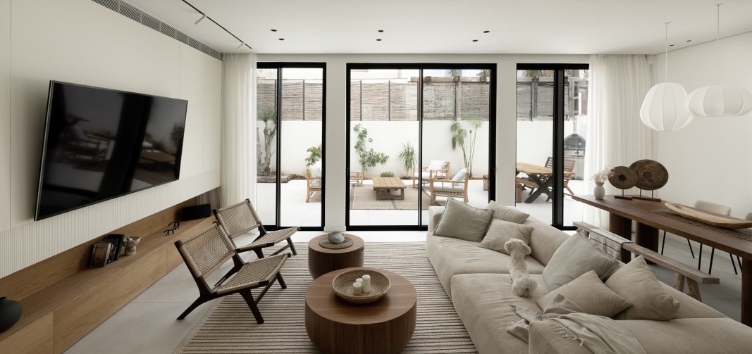 דלתות הזזה בסגנון באוהאוס 7600 לסלון מבית קליל