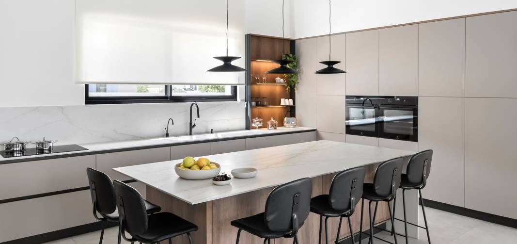 חלונות הזזה דקורטיבים למטבח באוהאוס 7600