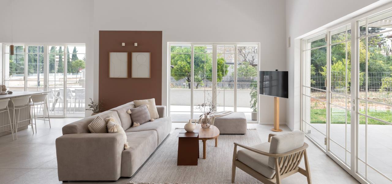 יד חנה סלון באוהאוס 5600 דלתות ציר לבן הילה גדעוני