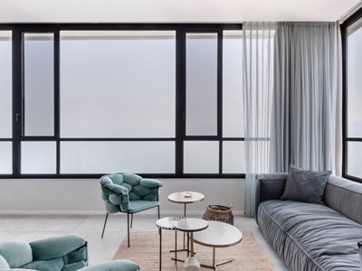 קליל באוהאוס 7600 5600 חלון ציר בשילוב קבועי צד וקבועי תחתון טבריה סלון שחור