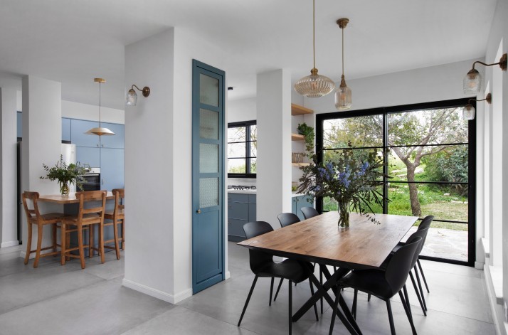 קליל באוהאוס 7600 דלת וחלון הזזה כפר אורנים באוהאוס פינת אוכל ומטבח שחור (2)