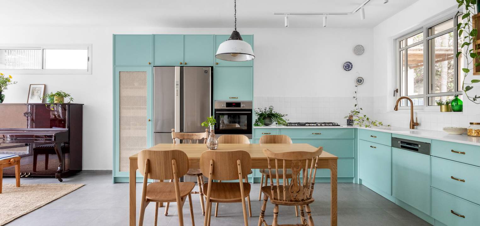 קליל בלגי 1700 חלון הזזה בעיצוב כפרי מטבח לבן