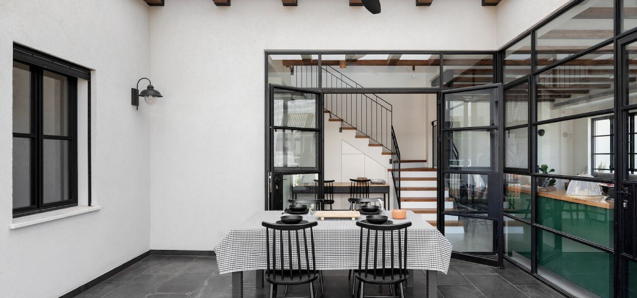 קליל באוהאוס 5600 דלת ציר חצר שחור יקום נורית מור יוסף