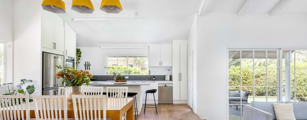 חלונות ודלתות הזזה בסגנון באוהאוס לבן של קליל סדרת 7600