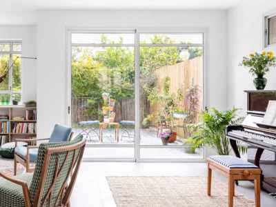 קליל בלגי 7300 דלתות בלגיות לבנות הזזה ויטרינה סלון