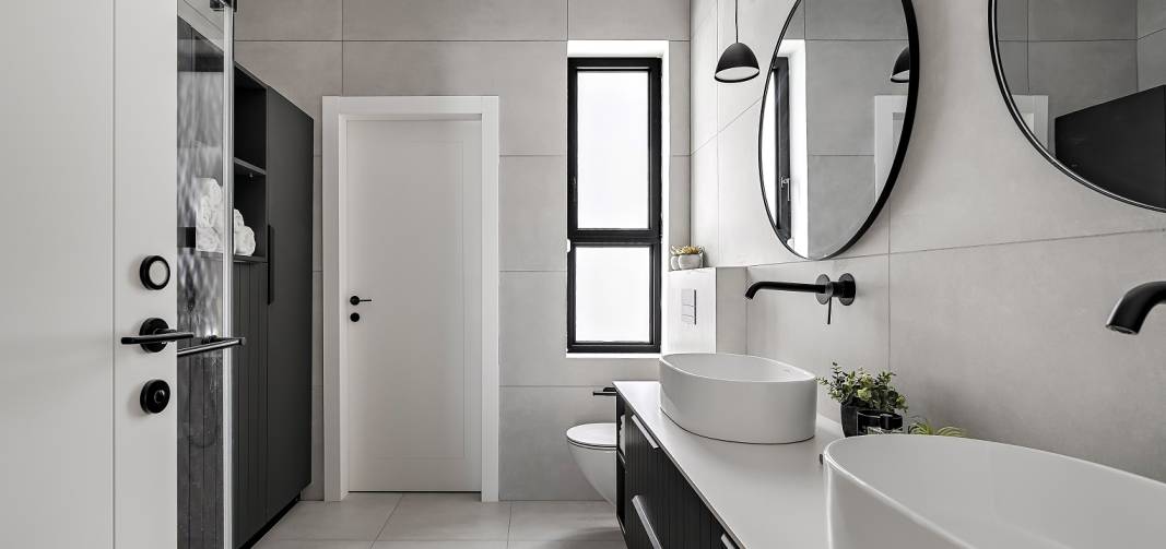 חלונות לחדרי שירותים בסגנון באוהאוס מסדרת 5600