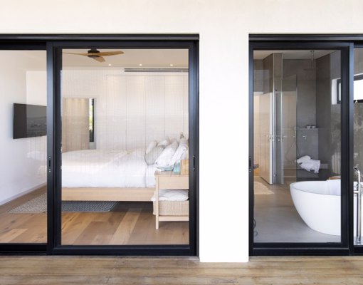 קליל בייסיק 7500 דלת + חלון הזזה סלעית  חדר שינה + חדר רחצה שחור