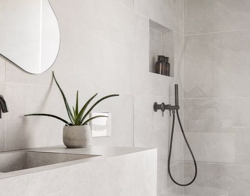 רמת בידוד ואיטום גבוהה באמבטיה מסדרת חלונות ציר קליל 4350 בסגנון BASIC