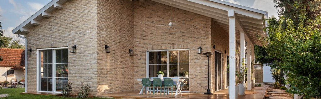 דלתות הזזה בסגנון באוהאוס לבן מסדרת 7600 של קליל