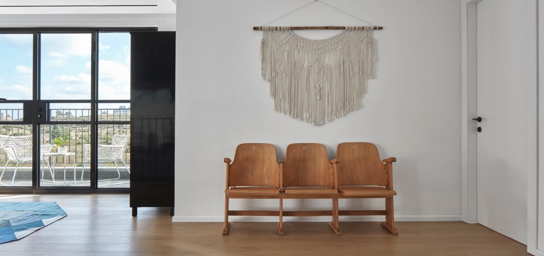 דלתות ציר למפתחים גדולים בסגנון באוהאוס מסדרת 5600