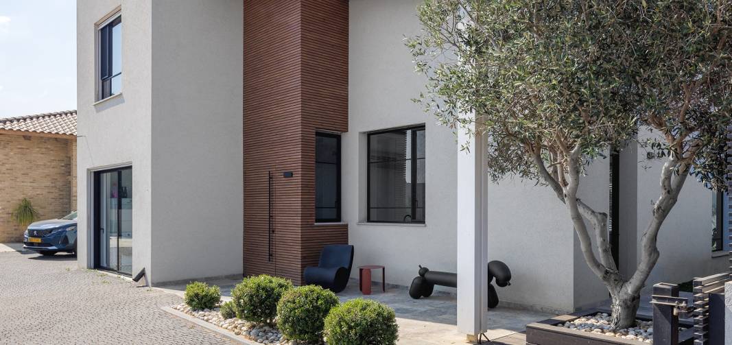 במבט מהחוץ דלתות וחלונות מהסדרות האיכותיות של קליל