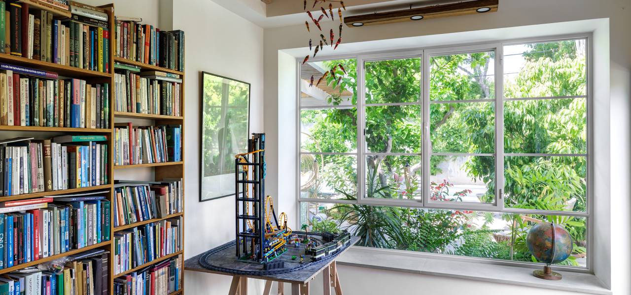 קליל באוהאוס 5600 לבן חלון ציר חדר עבודה