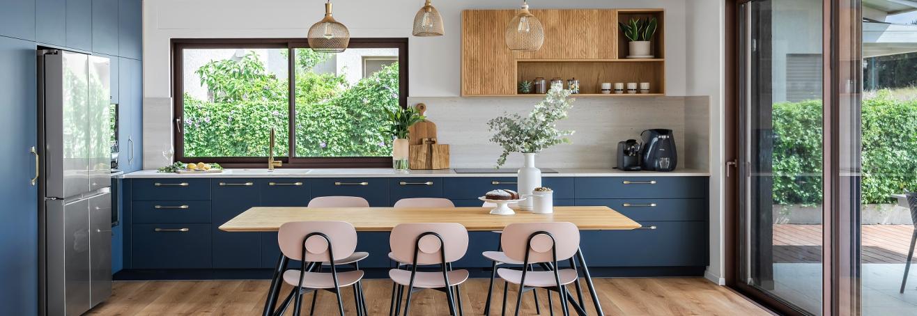 חלונות ודלתות הזזה בסגנון באוהאוס שמכניס אור טבעי הביתה מסדרת 7600 של קליל