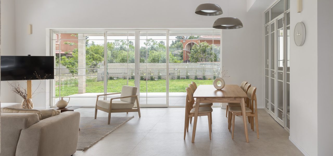 יד חנה באוהאוס 5600 דלתות יציאה לגינה ציר לבן הילה גדעוני