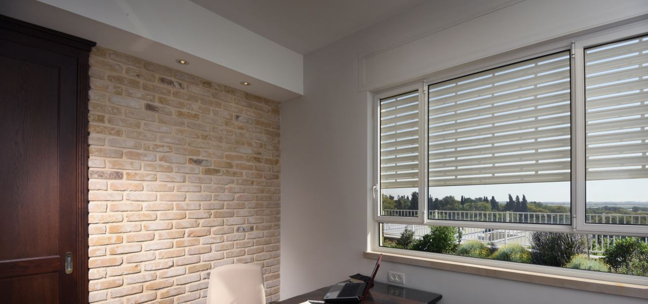 קליל בלגי 4300 חלון 2 כנפי ציר בשילוב קבוע אמצעי ותחתון קיבוץ בחן בלגי חדר עבודה לבן