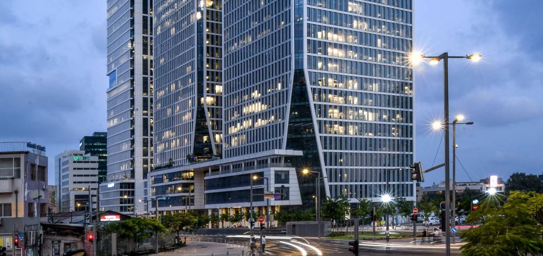 מערכת קירות מסך בעלת אפקט ויזואלי של פסי אלומיניום SKY של קליל