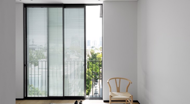 קליל Slim 9400 דלת הזזה דירה במרכז חדר שינה שחור (2) (1)