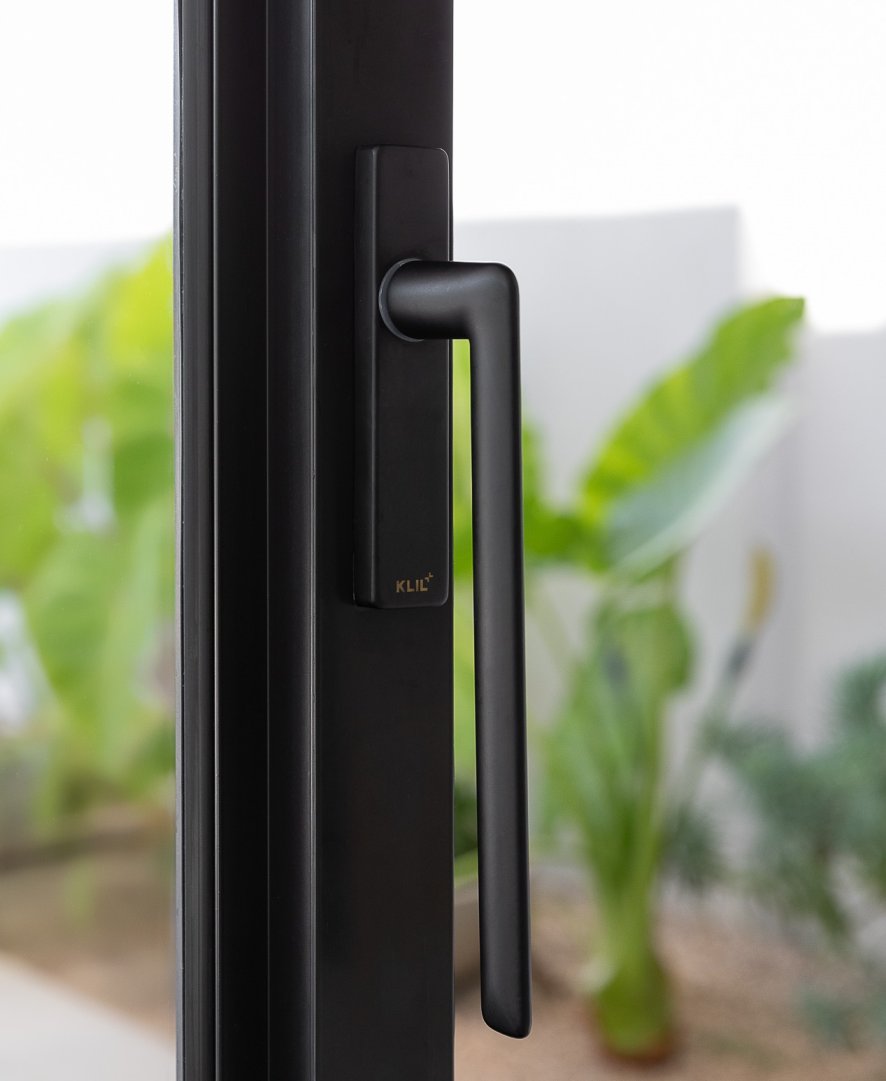 דלת ציר של קליל באוהאוס מסדרת 5600 (1)