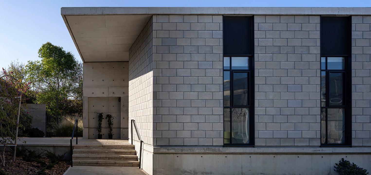 רמת הנדיב קליל באוהאוס 5600 חלונות הזזה בצבע שחור