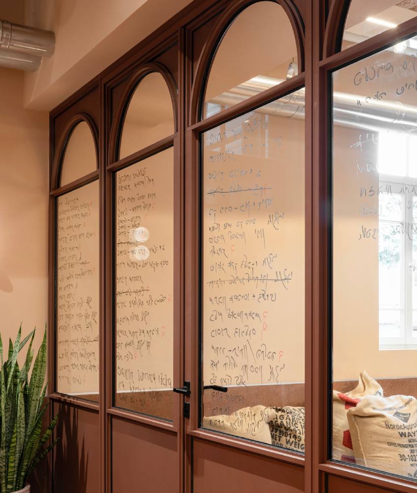 קליל באוהאוס 5600 דלתות הזזה קפה נומנה אלברט אסקולה (1)