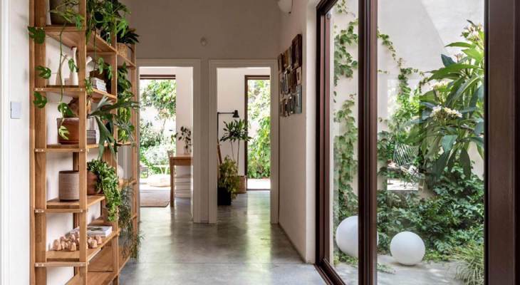 בית הפטיו בשרון דלתות הזזה ויטרינה מסדרות דלת יציאה לגינה קליל בייסיק 9000 מורן פרי אוקון