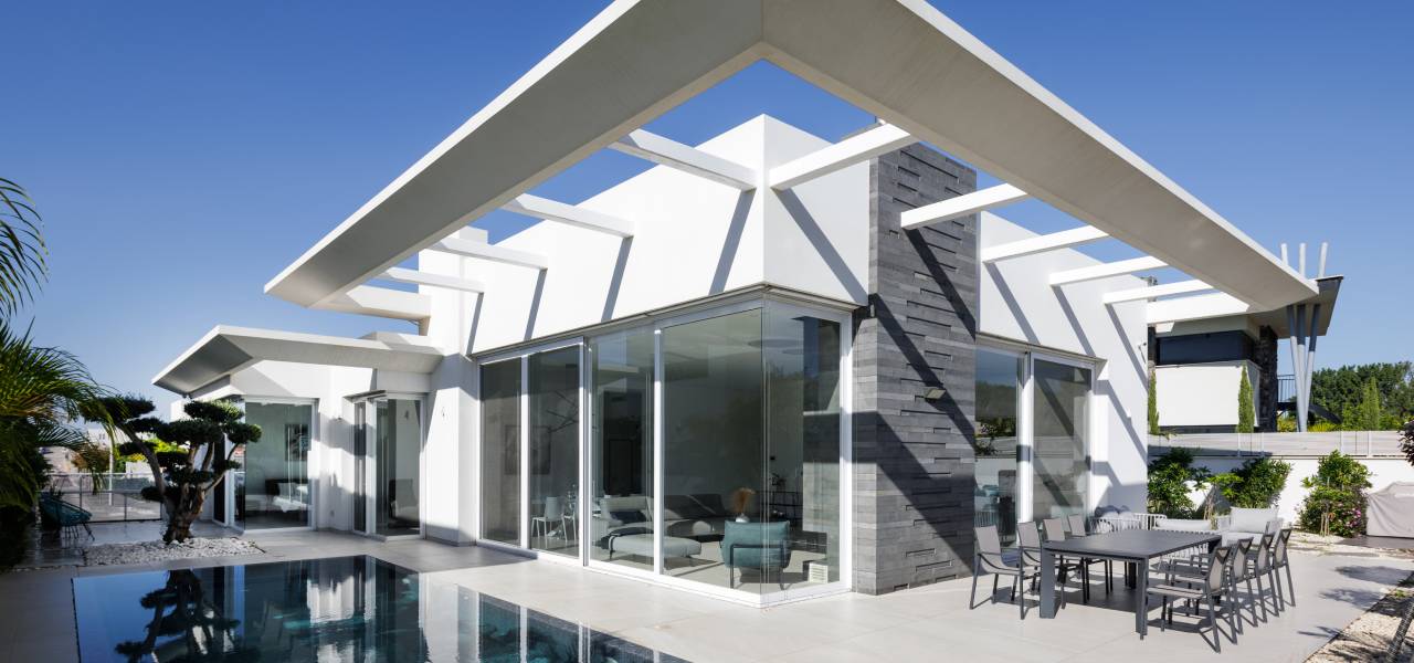 קליל Bold 2200 דלת הזזה יציאה לבריכה לבן קיסריה חן שוורץ גל קונסטנטין