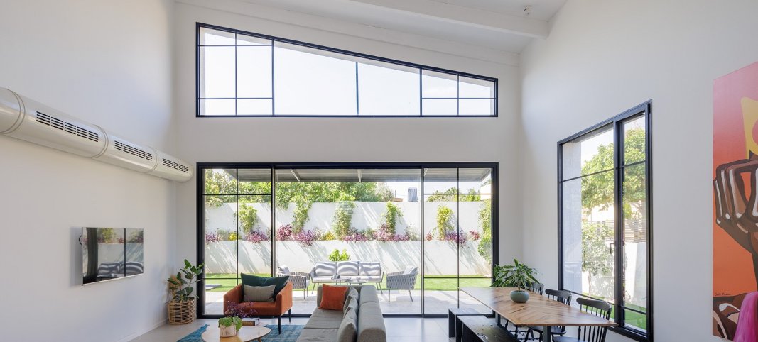 דלתות הזזה וציר למפתחי ענק מסדרות 5600 ו 2600 של קליל