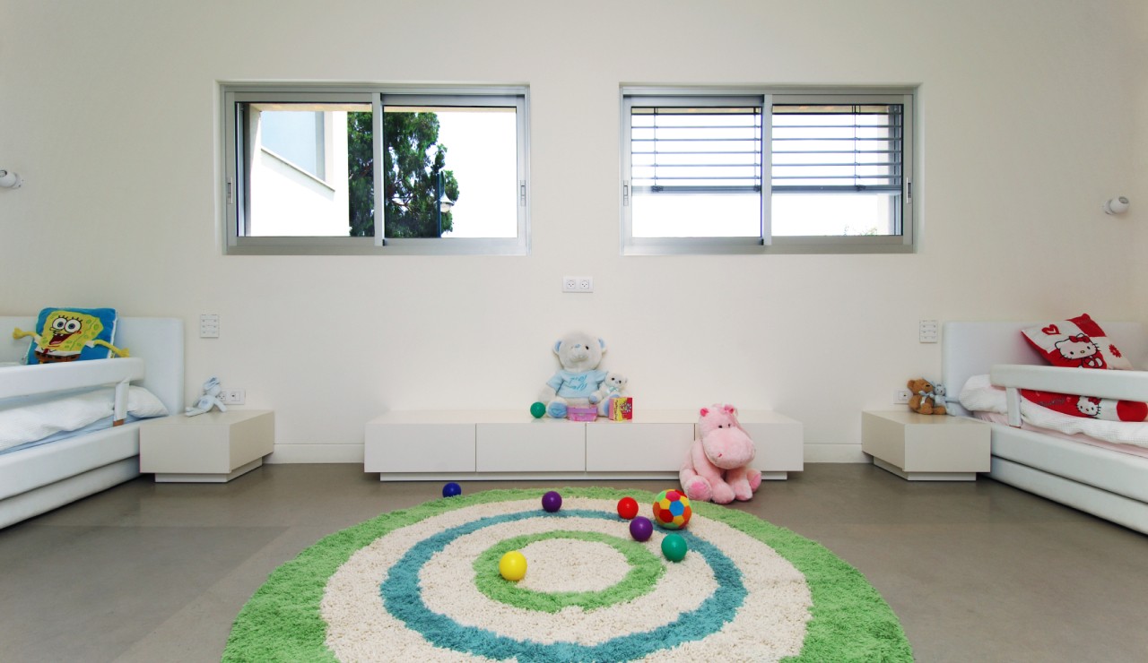 קליל בייסיק 7000 חלון הזזה רשפון בייסיק חדר שינה