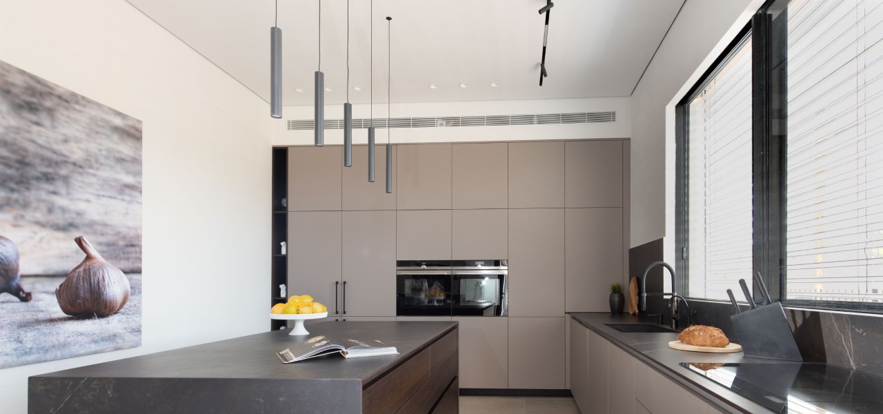 קליל באוהאוס 1600 חלון הזזה מתן מטבח שחור (1) (1) (1) (1)