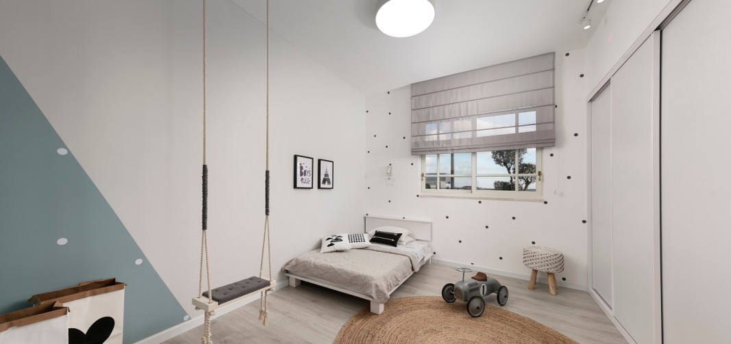 חלונות בפתיחת ציר לחדר שינה ילדים במראה בלגי מסדרת 4300 של קליל