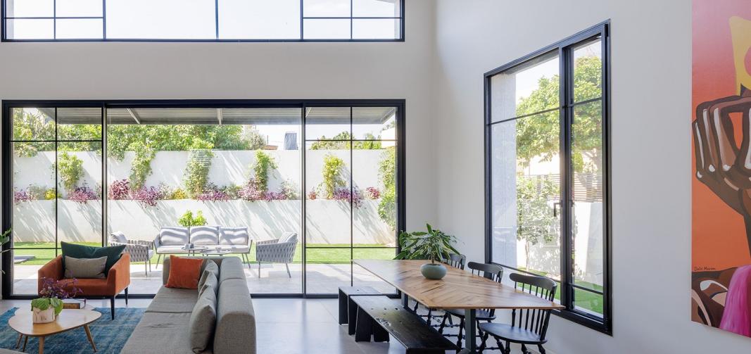 דלתות הזזה עם המנגנון הייחודי של הרם הזז מבית קליל