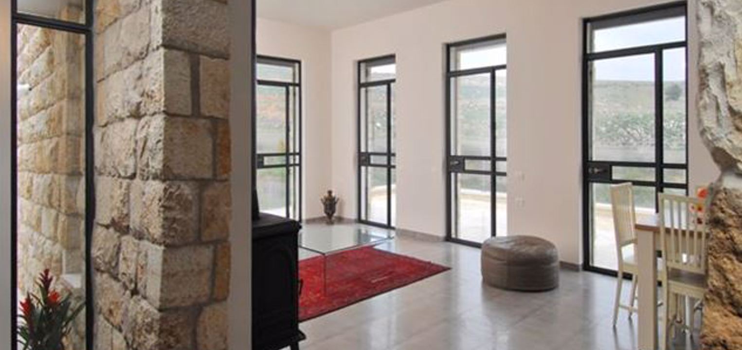 אילו יתרונות יש לדלת הכניסה מאלומיניום דלת וחלון שחור קליל
