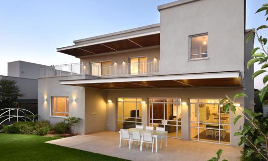 קליל בלגי 4300 דלת ציר דו כנפי בשילוב קבועי צד וקבוע עליון קיבוץ בחן בלגי סלון לבן